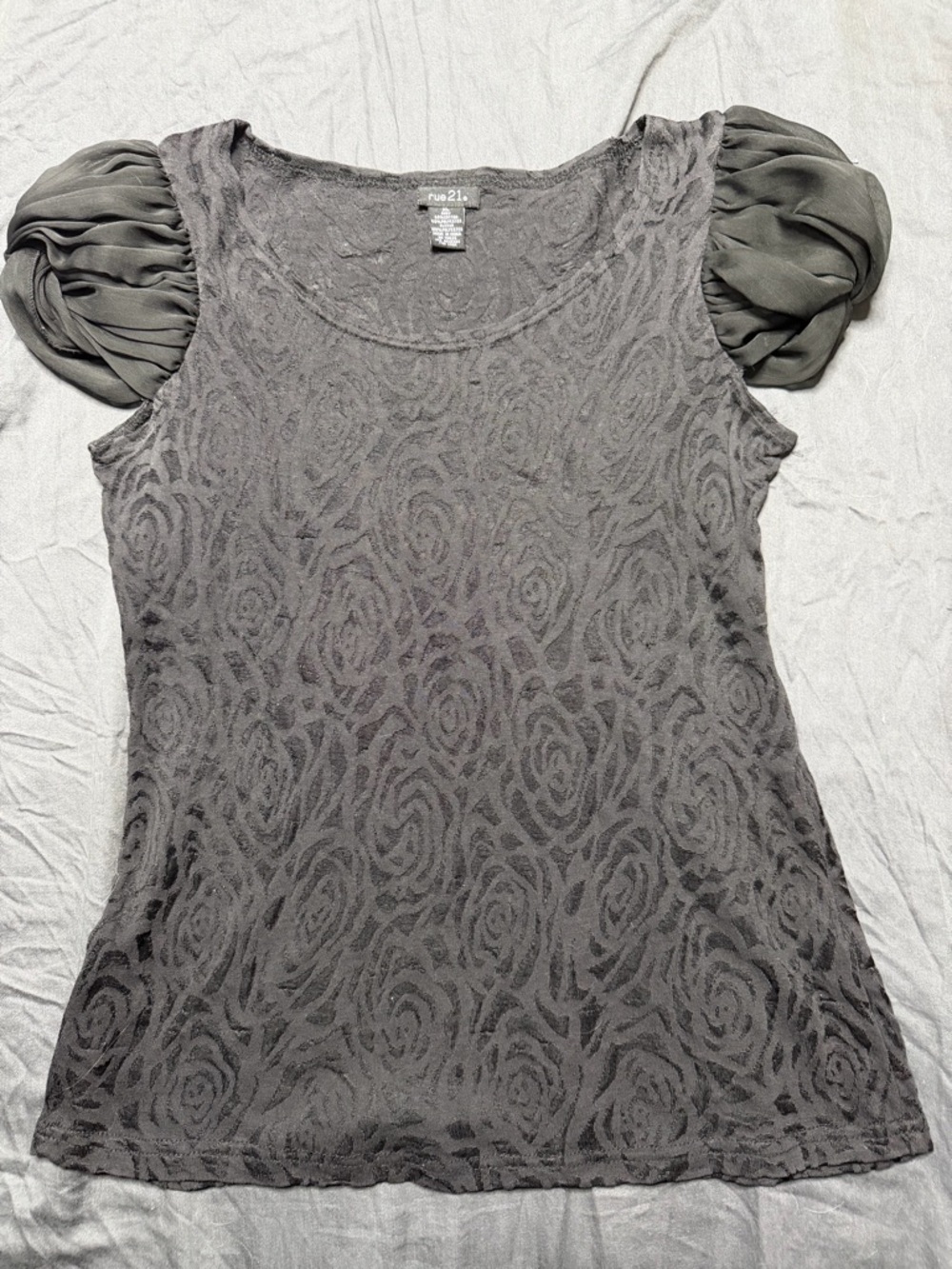Rue21 Black Rose-Jacquard Puff Sleeve Top